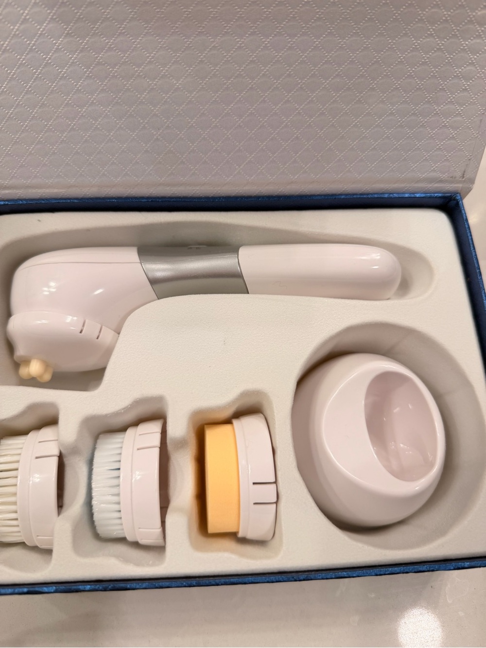 L'CORE Paris Ultra Micro Dermabrasion Brush - White Pearl Box